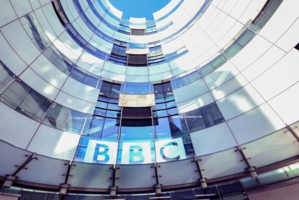 تكرار الفساد الأخلاقي في وسائل الإعلام الملكية البريطانية