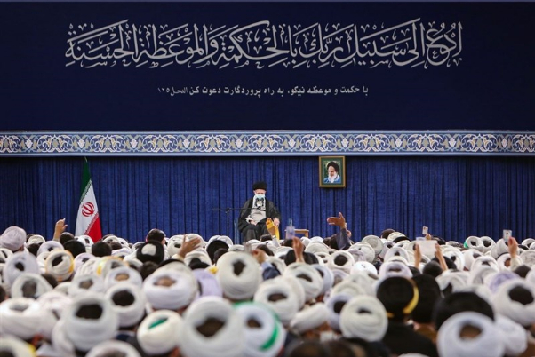 قائد الثورة:  لدى أمريكا جملة من السلوكيات الشيطانية في مختلف المجالات