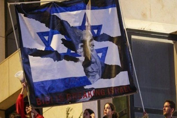 数千名以色列民众在议会外举行抗议要求提前选举