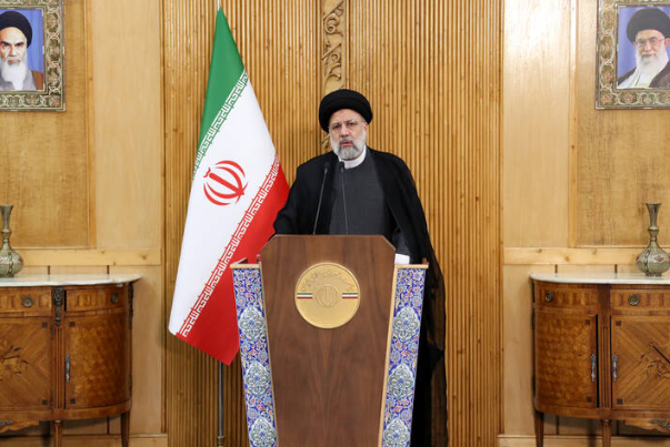 قبيل مغادرته إلى الرياض.. السيد رئيسي: أمريكا تعرقل وقف إطلاق النار في غزة