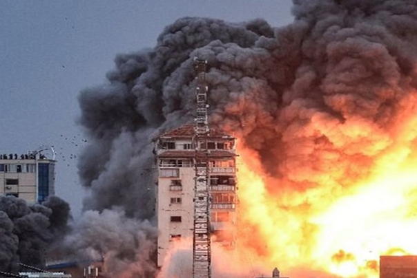 اشتباكات بأربعة محاور في غزة وسط قصف عنيف للإحتلال+ فيديو