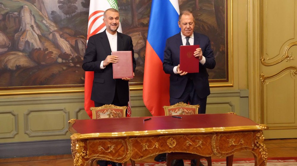 Iranian and Russian FMs sign key declaration on countering unilateral sanctions