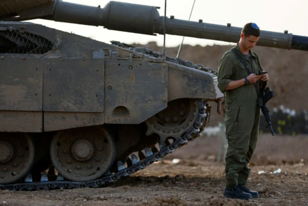جيش الاحتلال يعلن مقتل 4 جنود وإصابة ضابط بجروح خطيرة في معارك بغزة