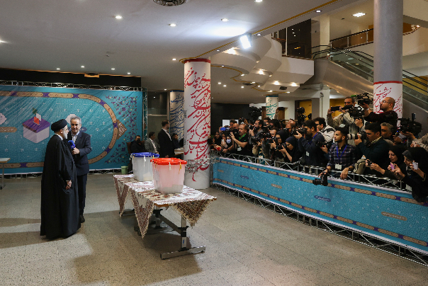 حضور+رئیس+جمهور+پای+صندوق+اخذ+رای