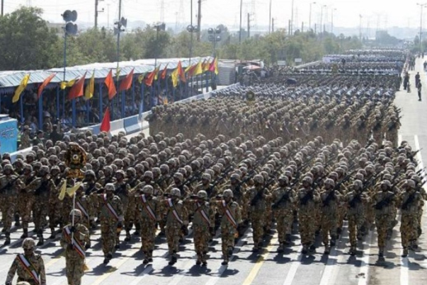 شاهد مراسم العرض العسكري بمناسبة يوم الجيش الايراني
