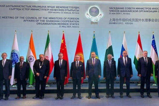 در آغاز نشست وزیران خارجه شانگهای؛ برای ادای احترام به شهدای ایران یک دقیقه سکوت کردند