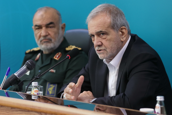 الرئيس بزشكيان يؤكد على أهمية نقل المركزية السياسية والاقتصادية للبلاد الى الجنوب