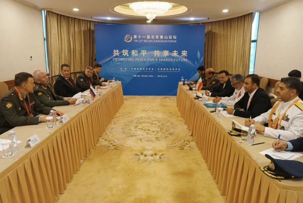 الأدميرال سياري يلتقى نائب وزير الدفاع الروسي في الصين