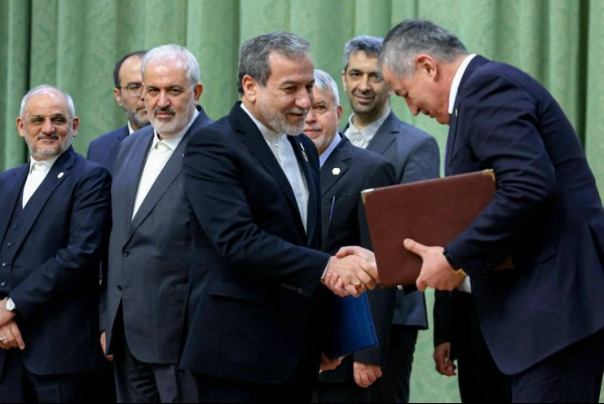 عراقجي يؤكد على تعزيز التعاون مع محيط الجوار