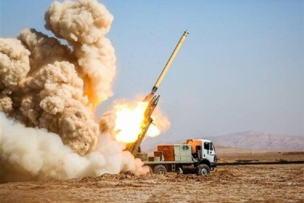 القوات البرية للجيش تجري هجمات ناجحة بالصواريخ والطائرات المسيرة