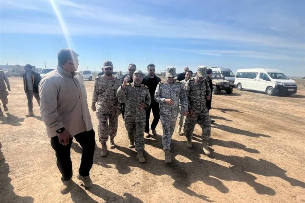 رئيس هيئة الأركان العامة يتفقد إنجازات القوة البرية لحرس الثورة