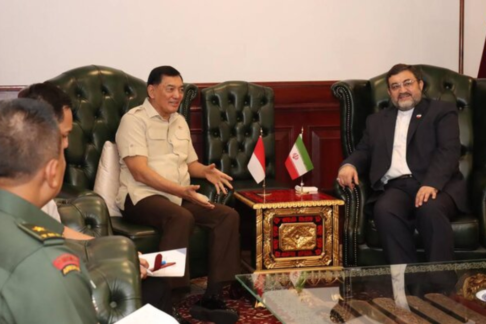 السفير الإيراني في جاكرتا يلتقي وزير الدفاع الإندونيسي