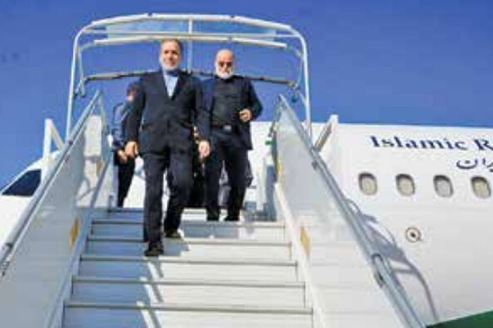 وزير الخارجية الايراني يصل إلى مسقط