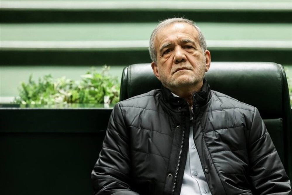 بزشكيان: الحياة العادية للشهيد رئيسي وشهداء الخدمة تعتبر رد قوي على ادعاءات أعداء إيران