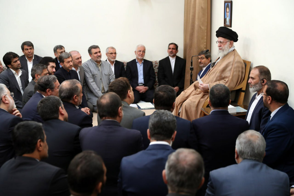 قائد الثورة الإسلامية: على المحافظين توفير الاجواء المناسبة في البلاد لخدمة الشعب