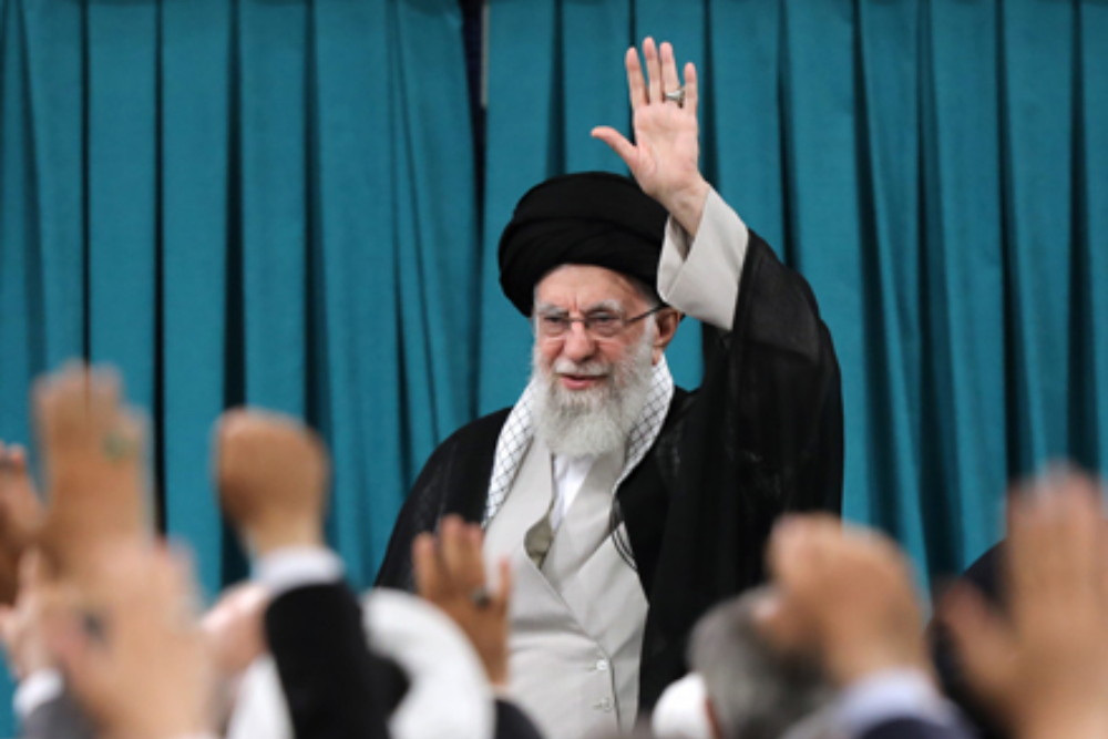 قائد الثورة الإسلامية يستقبل نواب البرلمان الإيراني