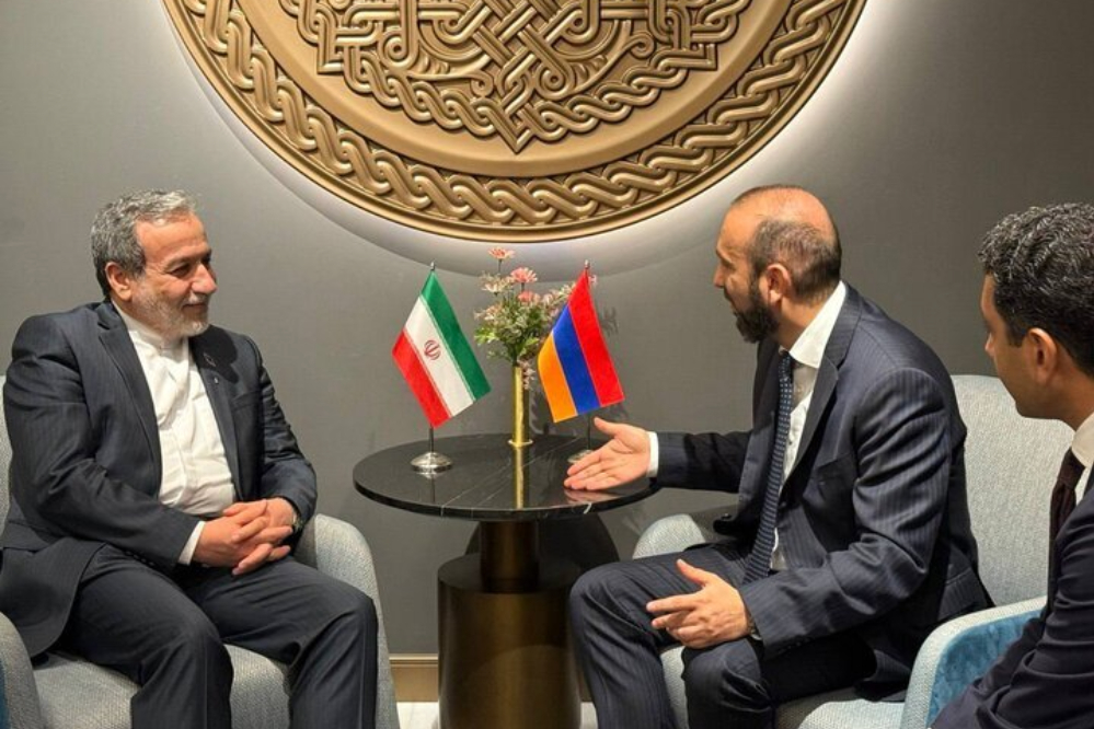 تقرير وزير الخارجية الأرميني بشأن لقائه مع وزير الخارجية الإيراني