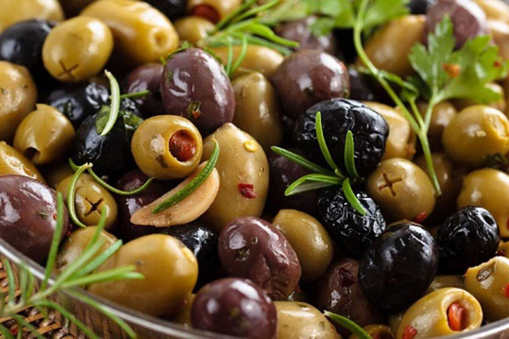 إيران تصدر أكثر من 1460 طنا من منتجات الزيتون إلى 20 دولة حول العالم