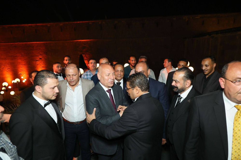 محافظ القاهرة ونجوم المجتمع من السياسين والرياضيين و رجال الأعمال يشاركون داكر عبداللاه بحفل زفاف كريمته