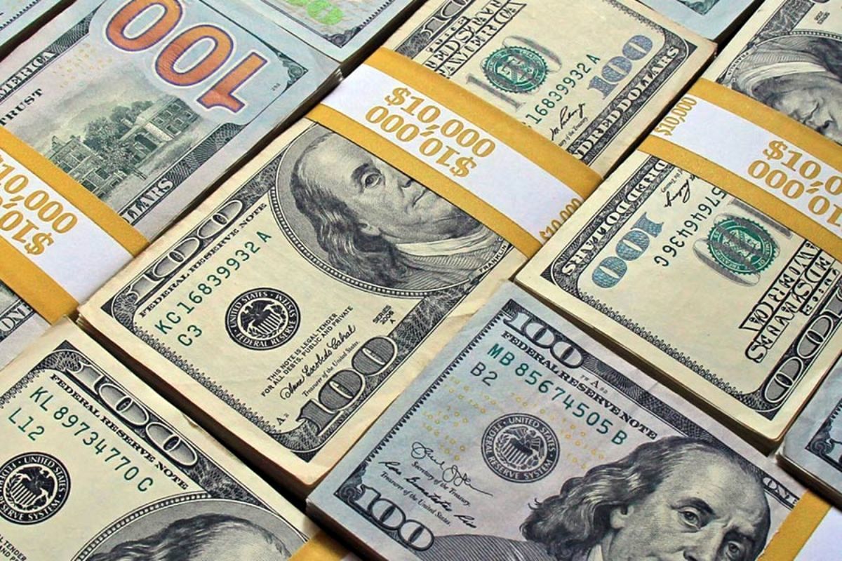 دلار در تابلوی صرافی‌ ها با قیمت 26800 تومان نمایان شد