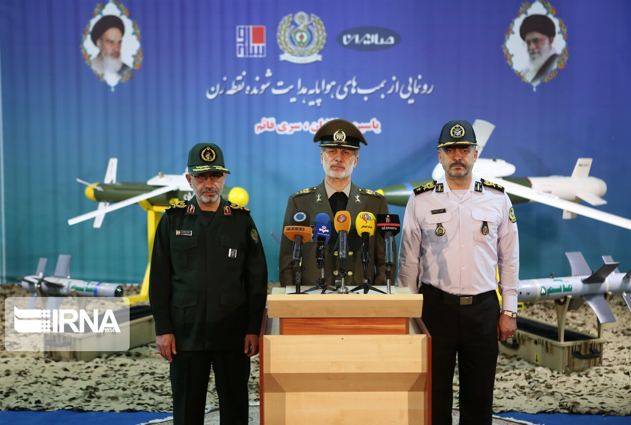 ايران تزيح الستار عن إنجازات عسكرية متطورة