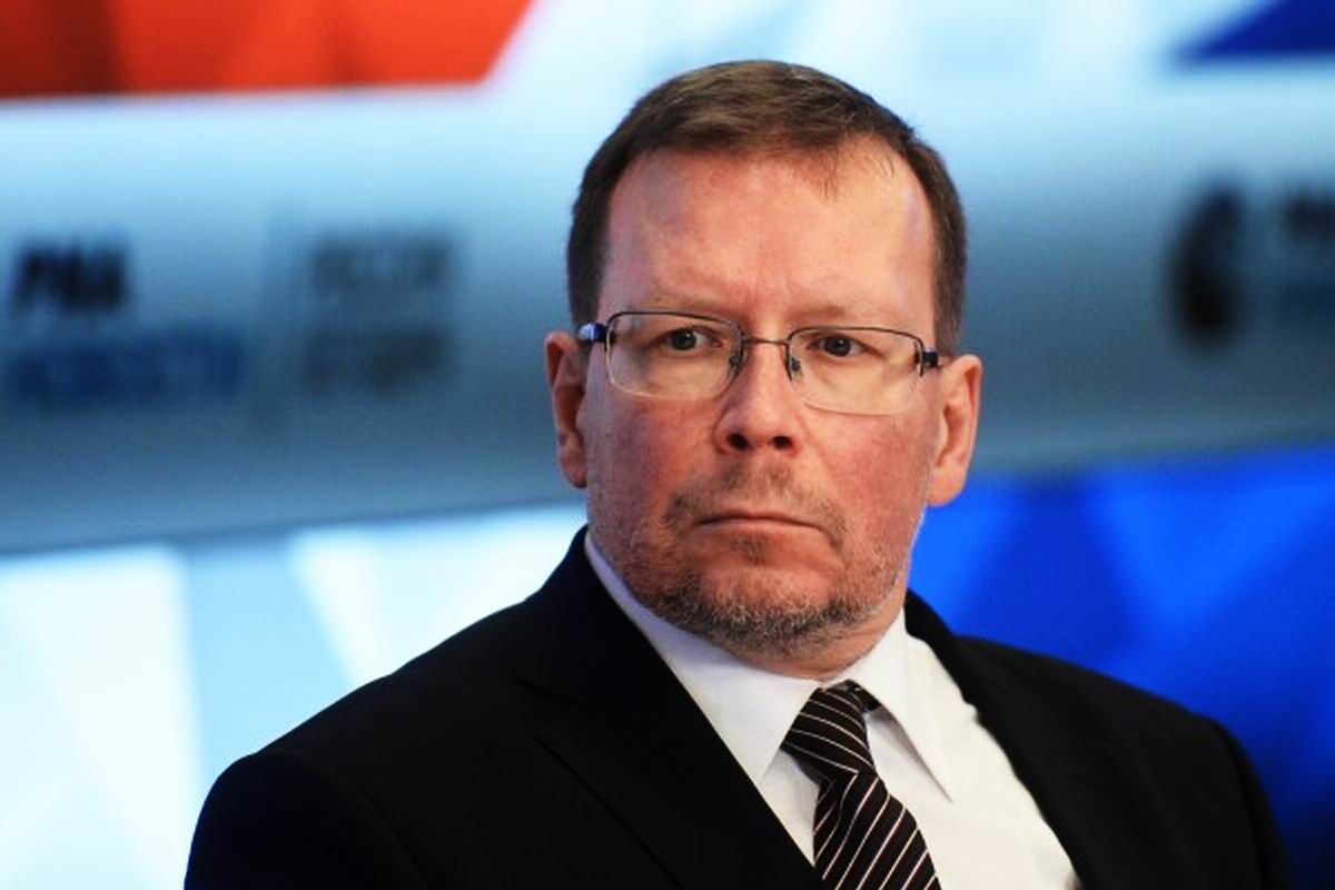 خبير روسي يكشف أسباب الحظر الاميركي على ظريف