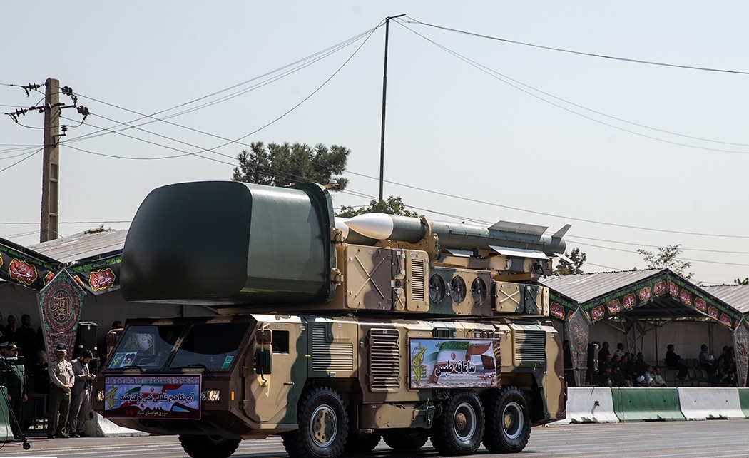 ايران توجّه رسائل دفاعية في يوم الدفاع المقدس