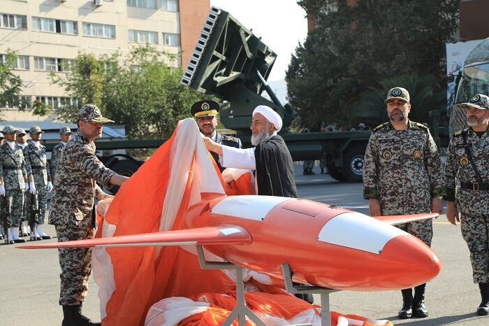 ايران تكشف عن طائرة قتالية مسيرة خارقة