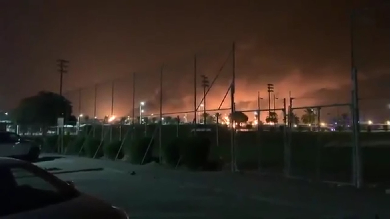 المسيّرات اليمنية تحرق شركة أرامكو السعودية (فيديو)