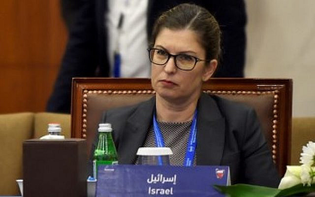 التطبيع بين الاحتلال والبحرين في ذروته.. مسؤولة صهيونية كبيرة بالمنامة (صور)