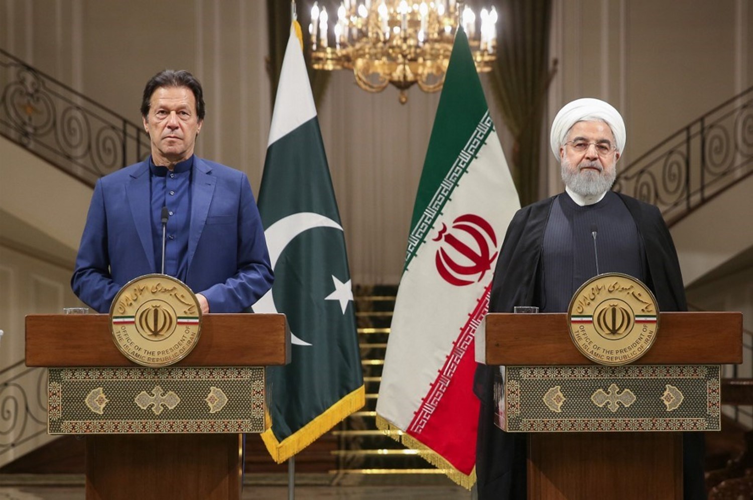 الرئيس روحاني يؤكد دعم ايران لجهود عمران خان لحل الخلافات