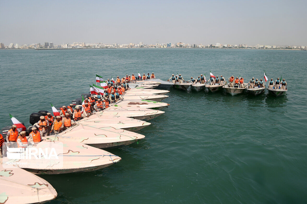 مناورات بحرية ايرانية في الخليج الفارسي لاستتباب الامن