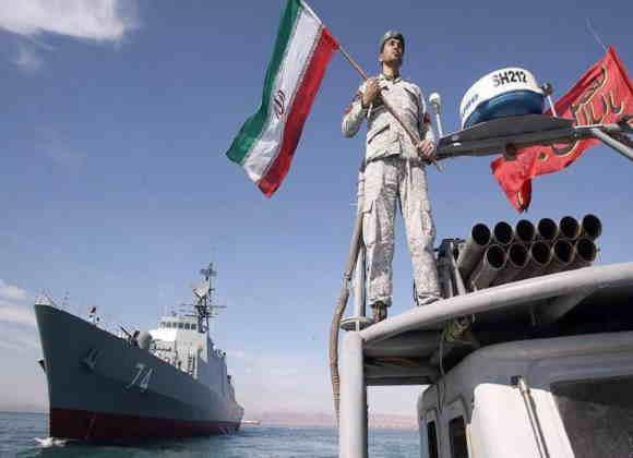 مناورات بحرية روسية – إيرانية – صينية لمنع تحكم الغرب بمضيق هرمز وبحر عمان