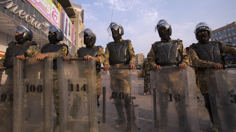 العراق.. الحكومة ترفع حظر التجوال وتلتقي عدداً من ممثلي المتظاهرين