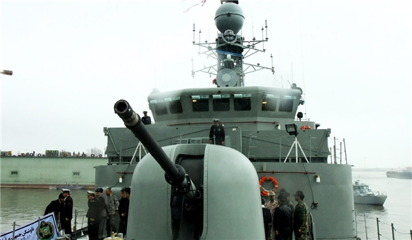 ايران تصنّع المدمرات البحرية والقوارب السريعة بقدرات محلية
