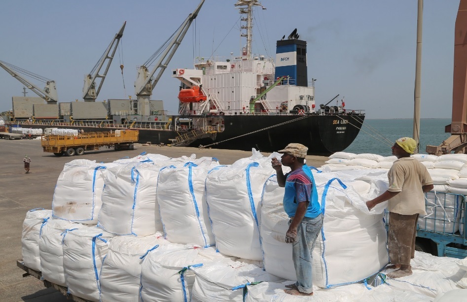 رغم إدانات المنظمات الاممية.. أميركا ترسل شحنة أسلحة بمساهمة سعودية الى اليمن