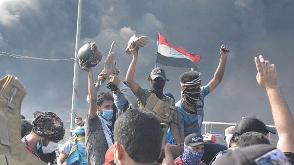 قرار عبد المهدي بالاستقالة يزيد وتيرة الاحتجاجات في العراق