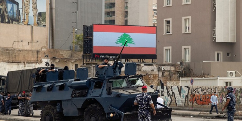 القوى الأمنية اللبنانية تفتح الطرق وسط استمرار الاحتجاجات