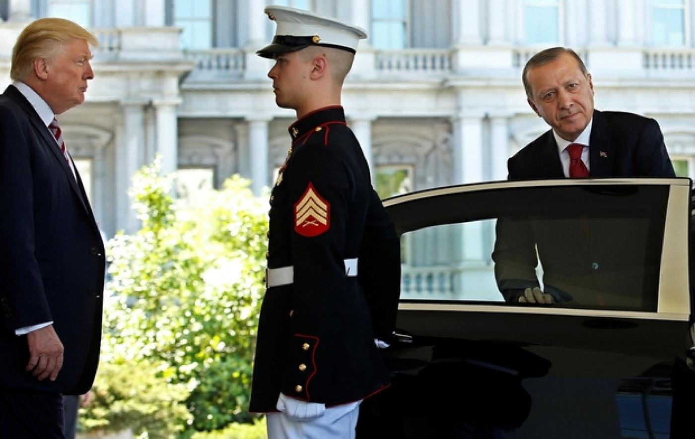 اردوغان يتجه الى واشنطن لبحث خلافاته مع ترامب.. واستقبال بارد ينتظره