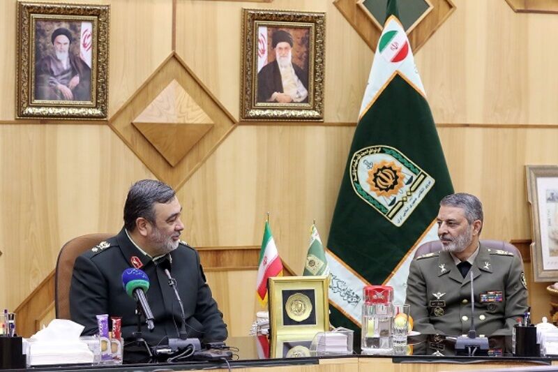 القائد العام للجيش الايراني يؤكد فشل مؤامرات الاعداء للمساس بامن ايران