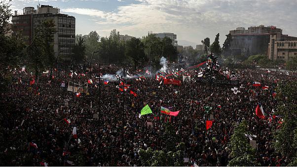 تظاهرات مردمی در شیلی ?? کشته بدنبال داشته است