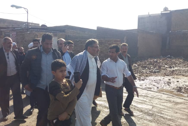 شمخاني يتفقّد المناطق المتضرّرة من الفيضان في خوزستان