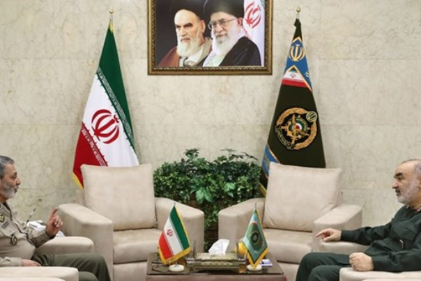 الجيش والحرس الثوري في ايران يبحثان التعاون الشامل