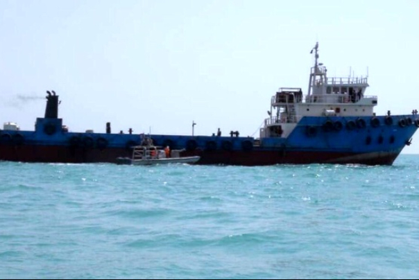 سپاه یک کشتى حامل سوخت قاچاق را در آبهاى جزیره بوموسى توقیف کرد