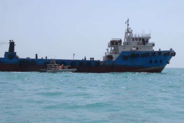 الحرس الثوري يحتجز سفينة محملة بوقود مهربة جنوبي ايران