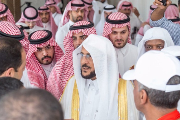 تغريدة مليئة بالاخطاء لوزير سعودي تُثير سخرية