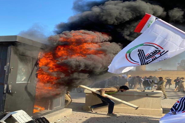 العراق.. الغضب الشعبي يتصاعد.. ومطالبات بتعطيل السفارة الامريكية في بغداد