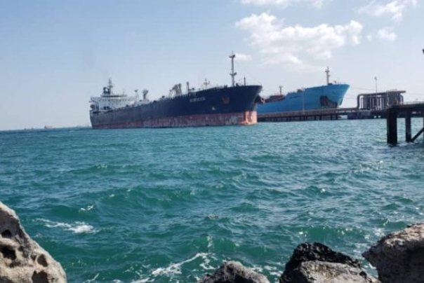 اليمن.. قوّة تابعة للسعودية تقتحم ميناء عدن وتنهب 18 مليار ريال