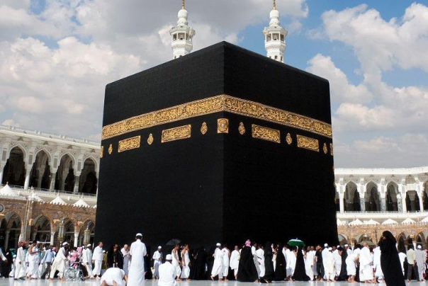 السعودية تفتتح 2020 بفرض رسوم إضافية على قاصدي بيت الله الحرام