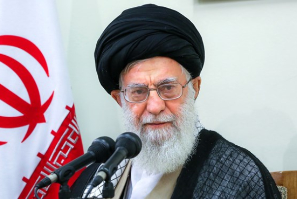 قائد الثورة يزور منزل الشهيد الفريق قاسم سليماني